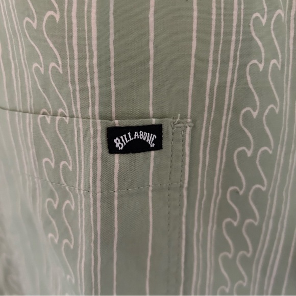 NWT Billabong LowTide Short Sleeve Button Up Small Green - Picture 3 of 9